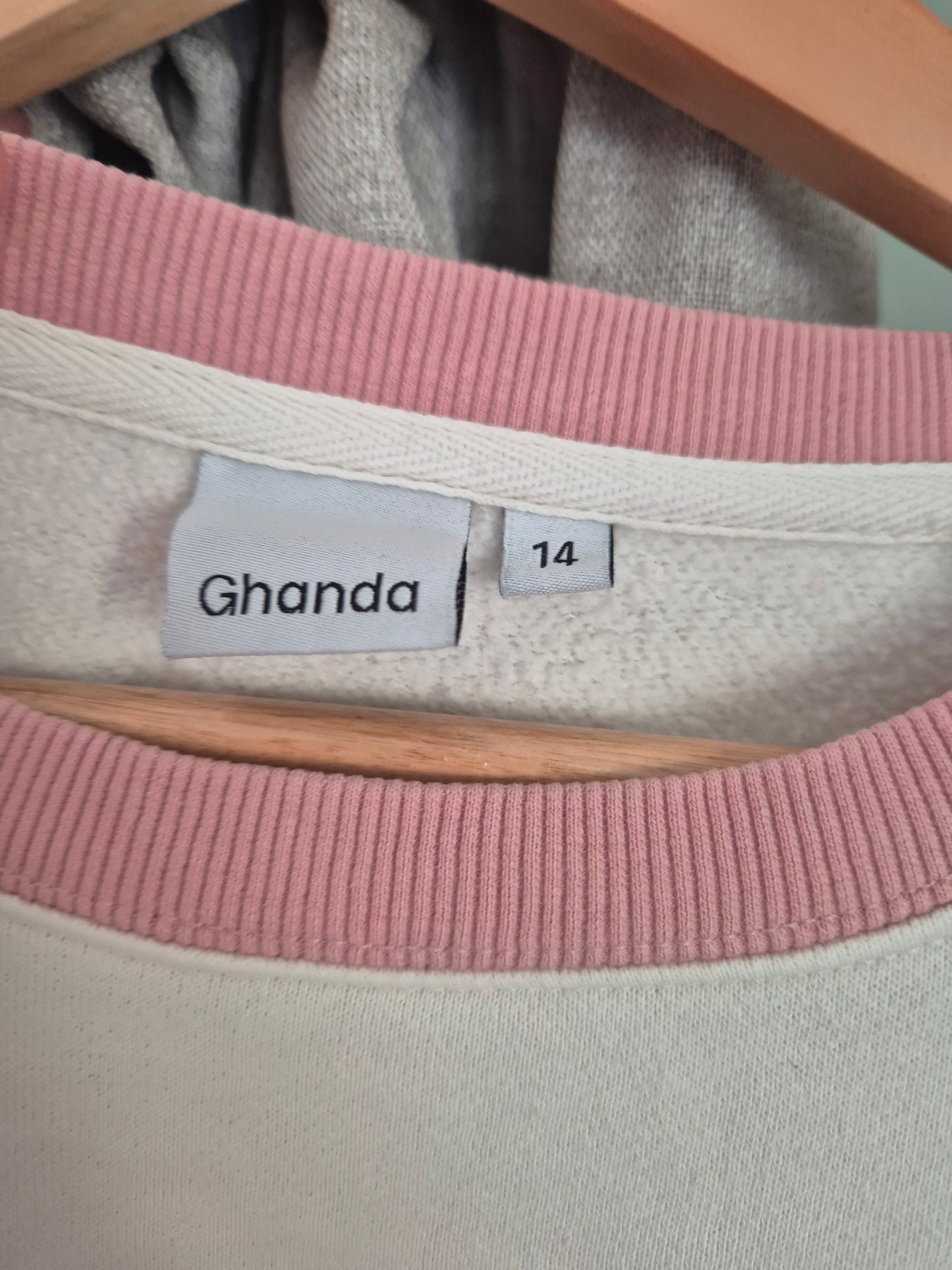 14 Women's  - Ghanda Crew